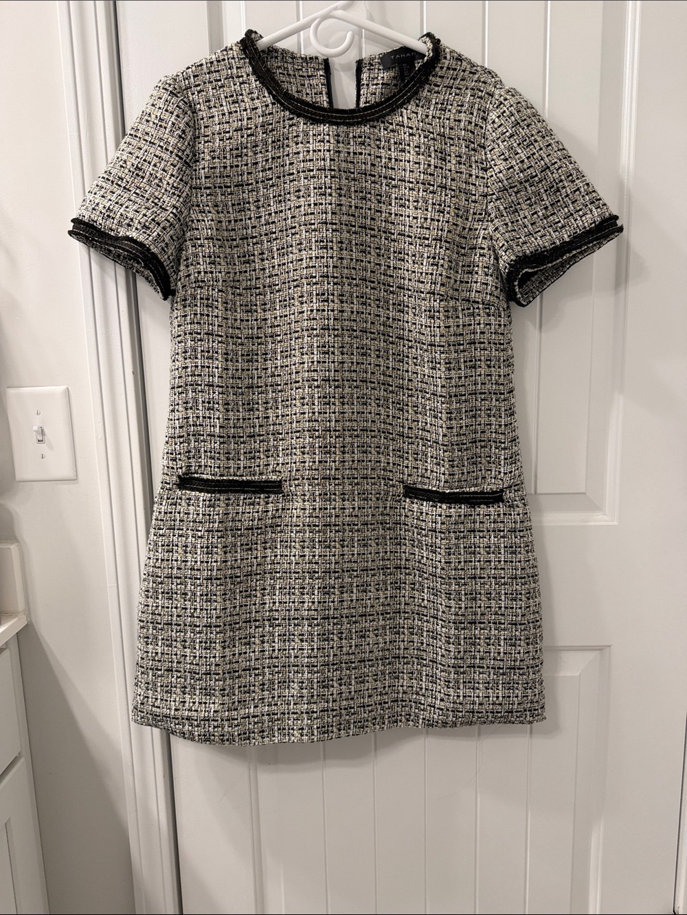 Tahari large Tweed Short-Sleeve Shift Dress in Black and White